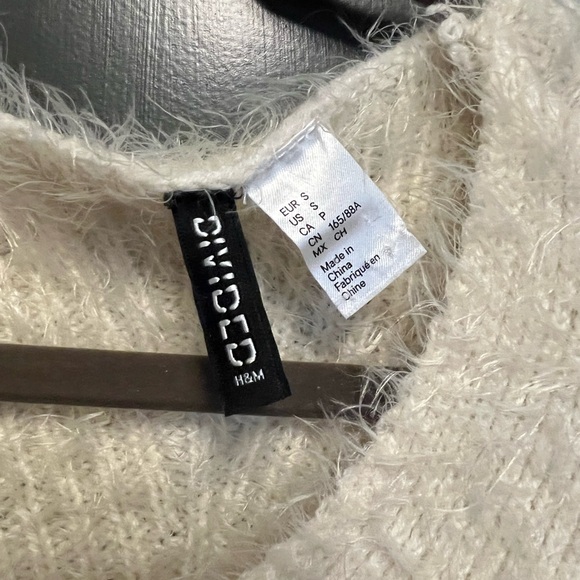 Cropped Sweater - Picture 2 of 3